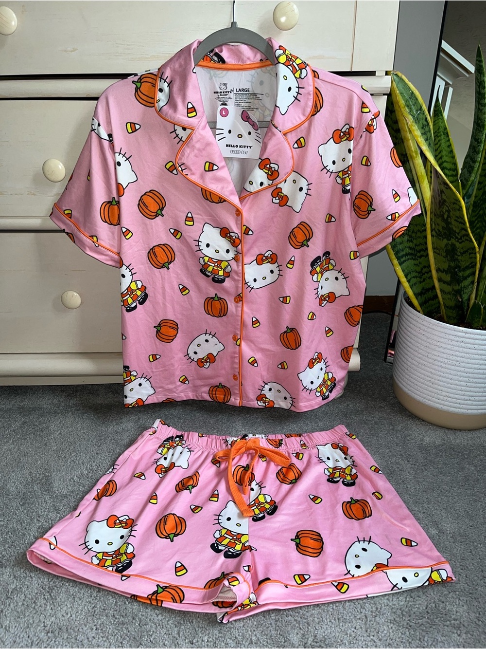 NWT Hello Kitty Women’s Halloween Sleep Set Large
